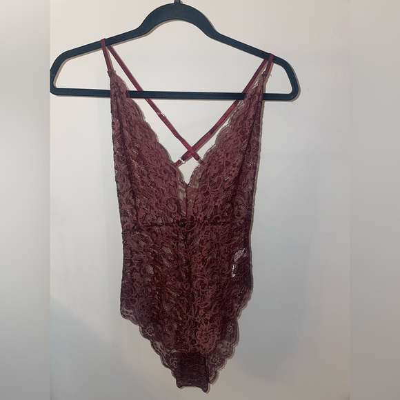 Boohoo Burgundy Lace Bodysuit - Picture 1 of 6